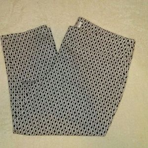 Nwot black and white diamond capris